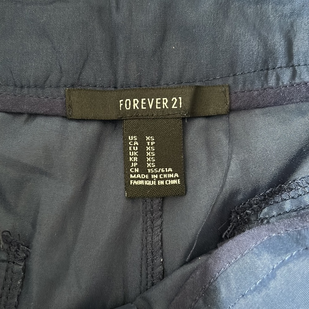 Shorts - Picture 3 of 4